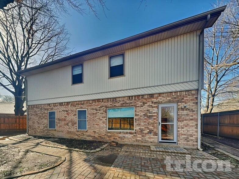 Building Photo - 509 Live Oak Dr