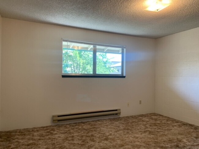 Building Photo - 507 NE D St