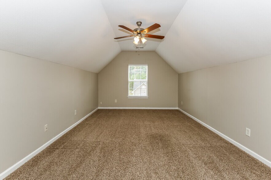 Building Photo - 1006 Tiger Eye Ave