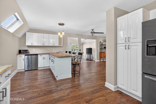 Building Photo - 13 Clearwater Way