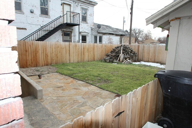 Building Photo - 520 E 300 S