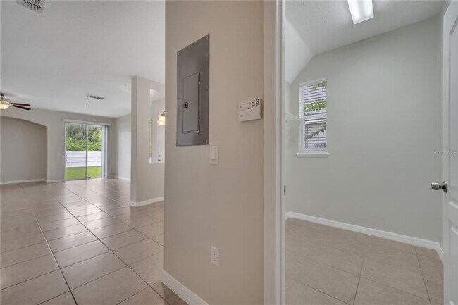 Building Photo - 6408 S Goldenrod Rd