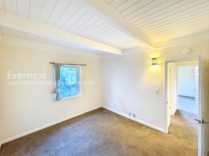 Building Photo - 537 Madison St