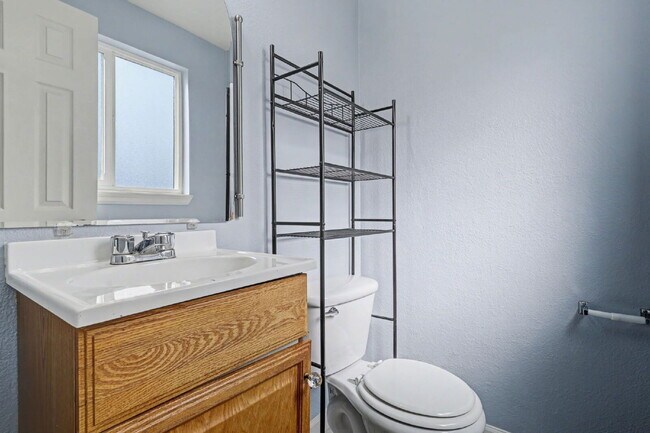 Building Photo - 695 Calle Entrada