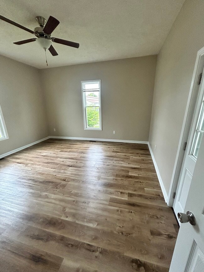 Building Photo - 908 Garfield Ave