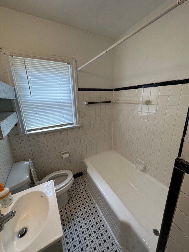 Building Photo - 308 SW 44th St