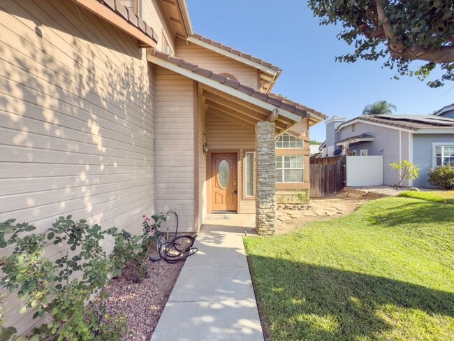 Building Photo - 2 Story, 3-Bedroom POOL + SOLAR Home in Wi...