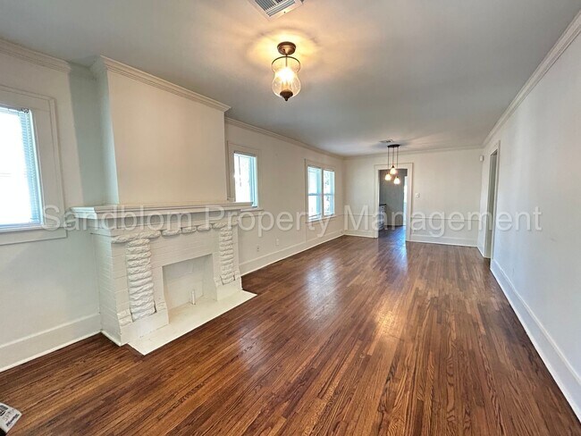 Building Photo - FOR LEASE | University of Tulsa | Availabl...