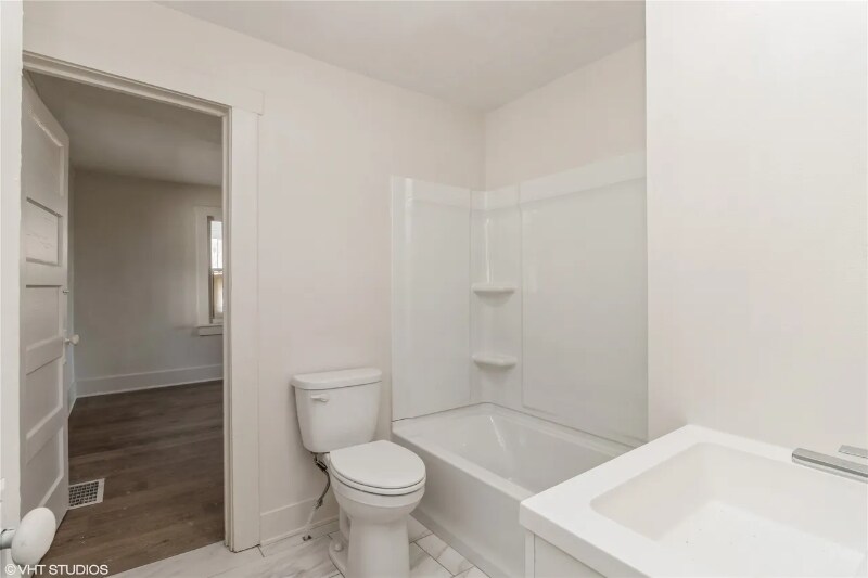 Building Photo - 1921 Logan Ave