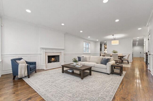 Building Photo - 3716 N Kenmore Ave