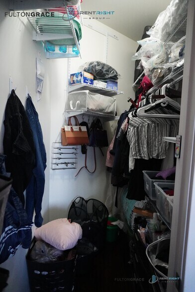 Building Photo - 3322 W Eastwood Ave