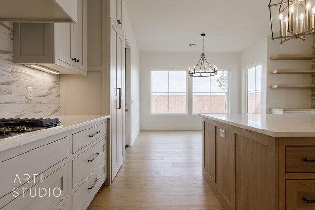 Building Photo - Beautiful Fully Furnished 3 bedroom, 2.5 B...