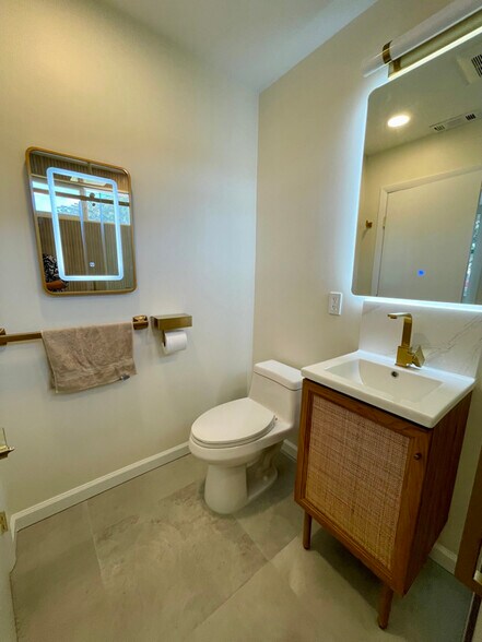 Building Photo - 928 Serena Dr