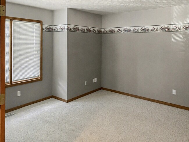 Building Photo - 783 Holly Creek Dr