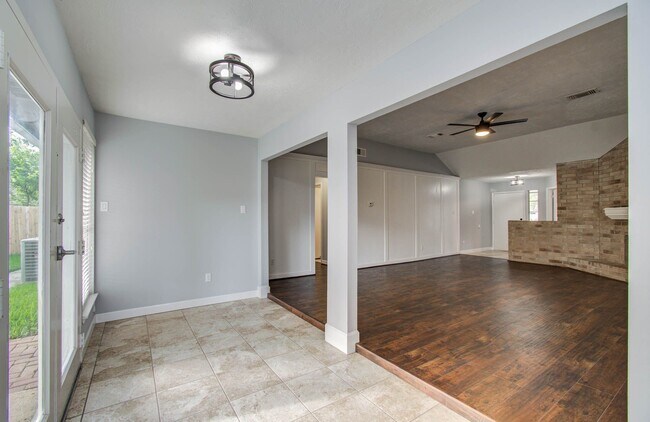 Building Photo - 6607 Readsland Ln