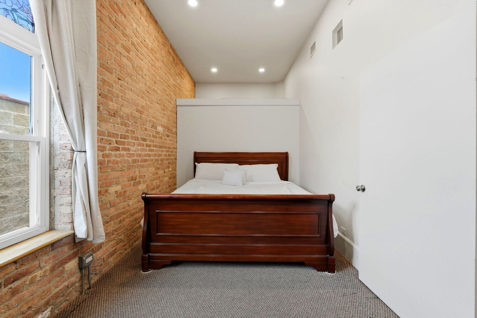 Building Photo - 1541 N Milwaukee Ave