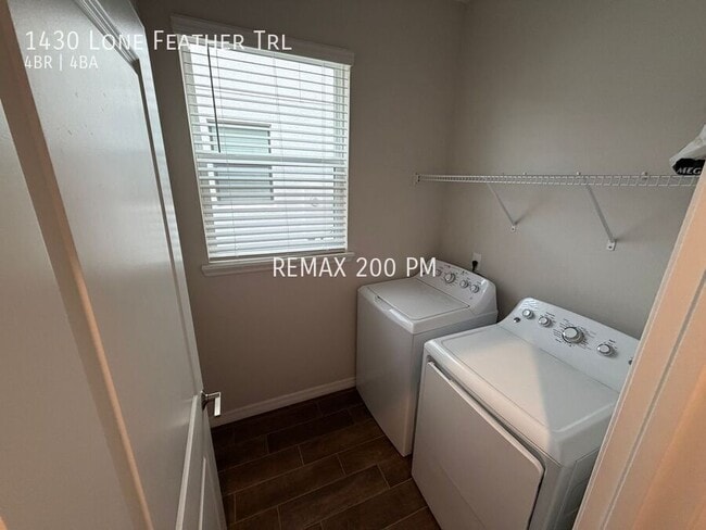 Building Photo - 1430 Lone Feather Trail