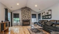 Building Photo - 115 Chariot Ct