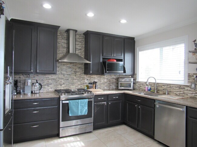Building Photo - 103 Starfish Ln