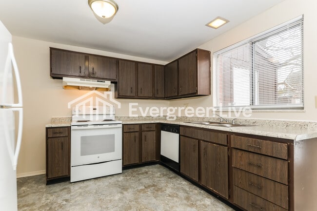 Building Photo - 7566 Mt Whitney