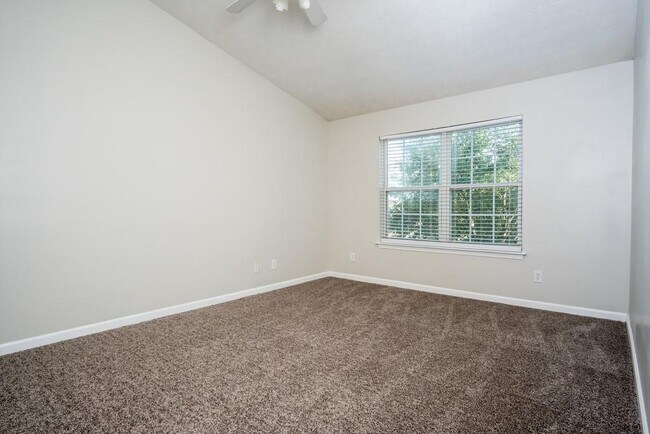 Building Photo - 1078 River Plantation Dr