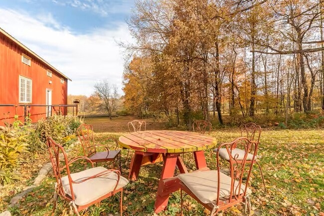 Building Photo - 249 Updike Rd