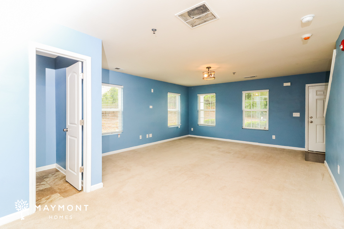 Building Photo - 6231 Ellenwood Dr
