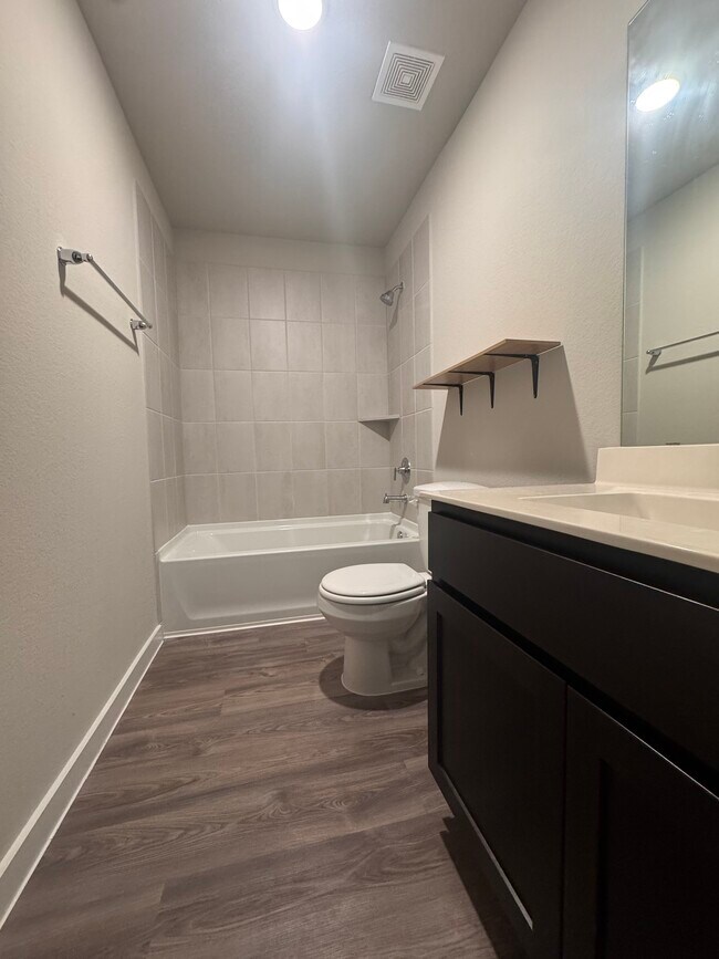 Building Photo - 5017 Evergreen Dr