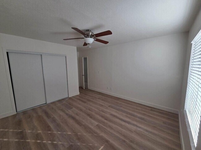 Building Photo - 9425 Vista Del Valle