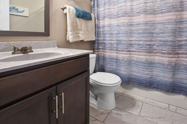 Building Photo - Pet Friendly Three Bedroom!