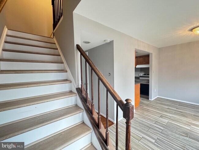 Building Photo - 6674 Ducketts Ln