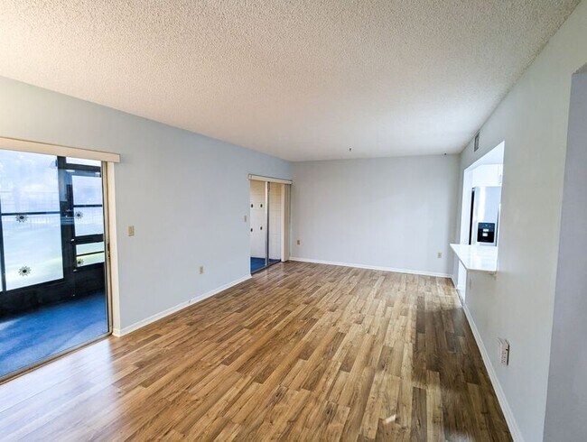 Building Photo - 160 Live Oak Woods Ct