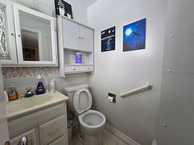 Building Photo - 5-Bedroom Home with Finished Basement, Large Backyard & Attached Garage
