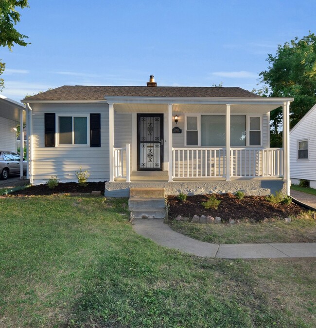 Building Photo - U. City - Beautiful Rehabbed home for rent