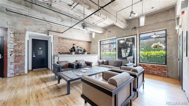 Building Photo - 2000 Little Raven St