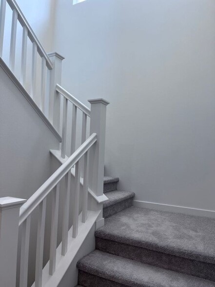 Building Photo - 4041 Pomelo Dr