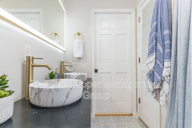 Building Photo - 4640 Glenn St