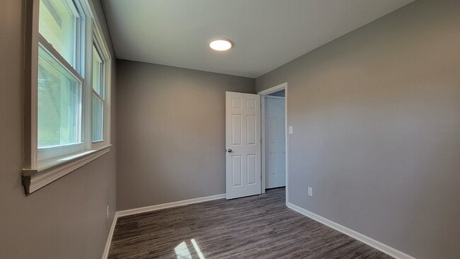 Building Photo - Spacious 3 Bedroom Home in District 6 – Re...