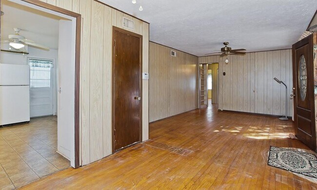 Building Photo - 2442 Oates Dr
