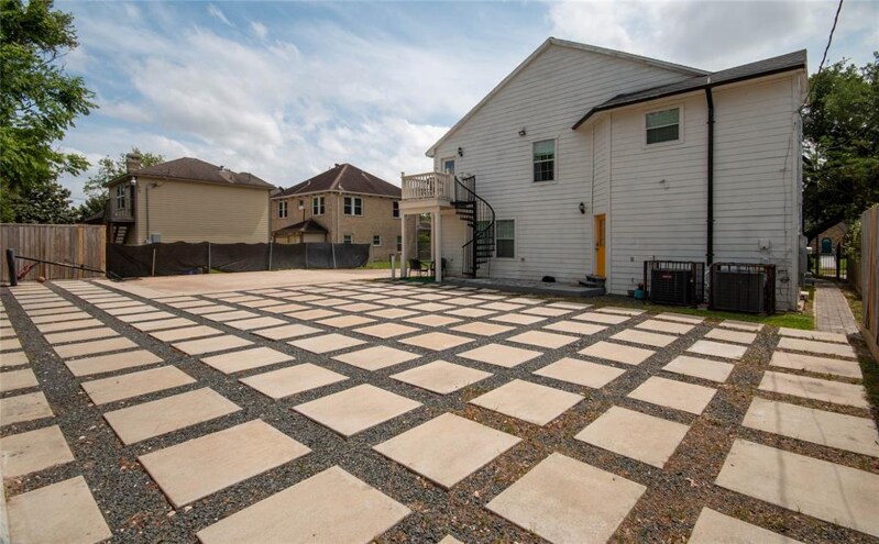 Building Photo - 2817 Southmore Blvd