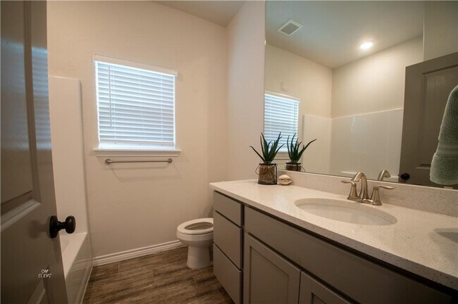 Building Photo - 7905 Rancho Vista Blvd E