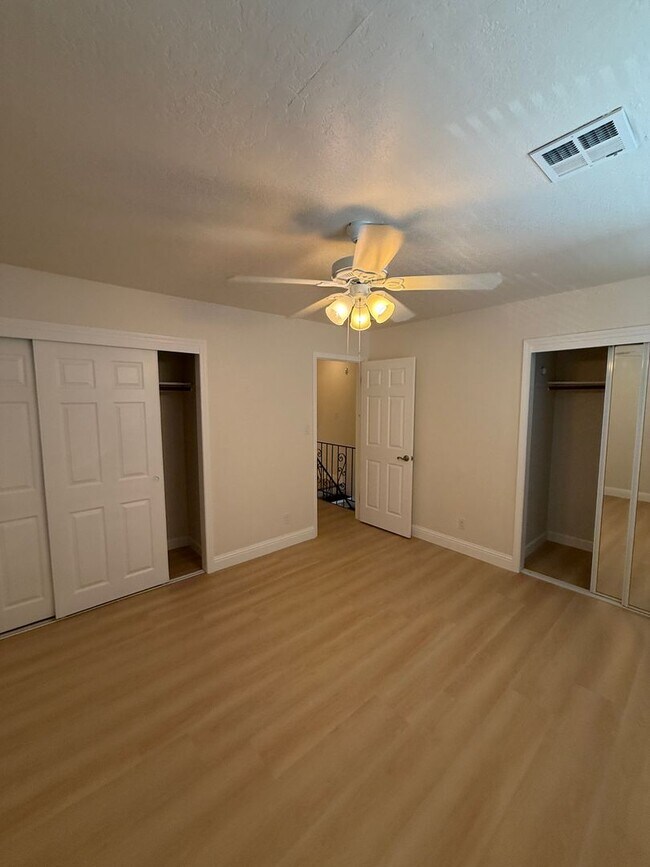 Building Photo - 490 Edgewood Dr