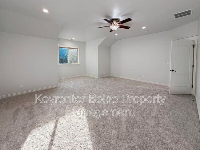 Building Photo - 1141 E Crowne Pointe Dr