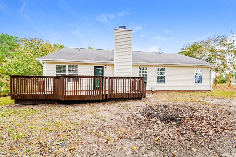 Building Photo - 401 Three Meadows Rd