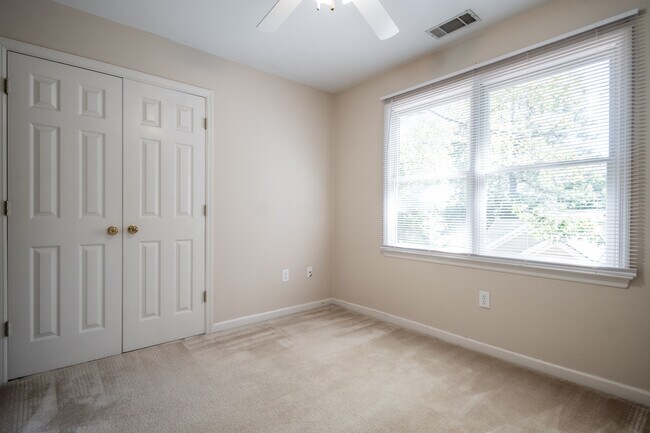 Building Photo - 119 Spring Lake Dr