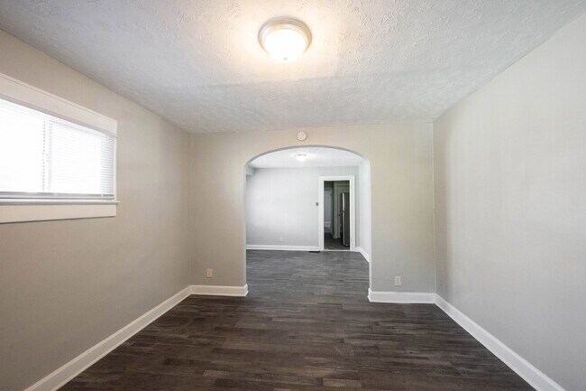 Building Photo - "Charming 2-Bedroom Duplex Retreat on N Drexel Ave – Spacious 1440 Sq Ft Living in Indianapolis!"