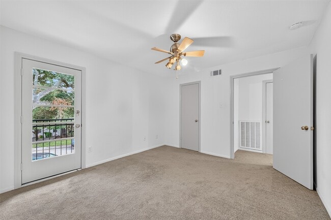 Building Photo - 4404 Basswood Ln