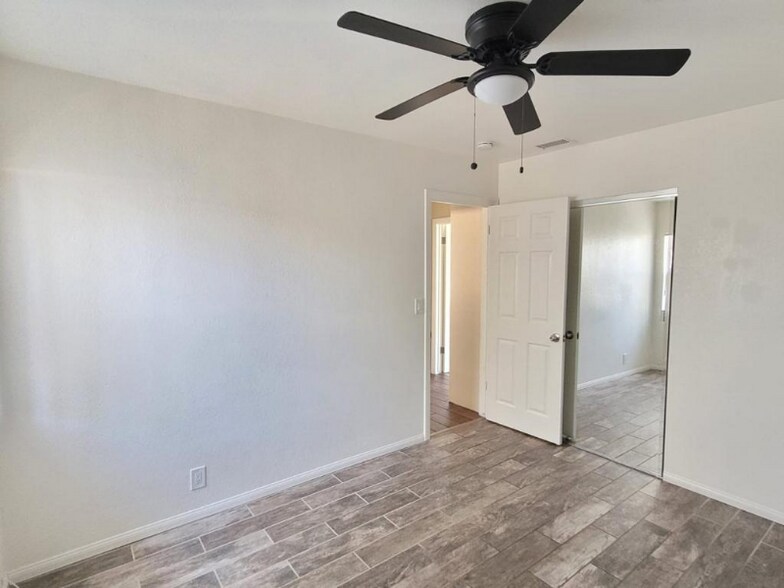 Building Photo - 204 W Duell St
