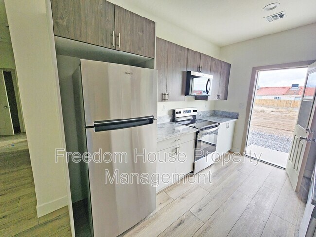 Building Photo - 1340 Arrowhead St