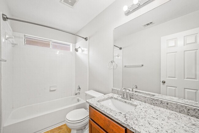 Building Photo - Alamo Ranch Rental!